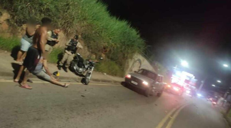 Colisão entre motos e caminhonete deixa dois feridos em Itabira