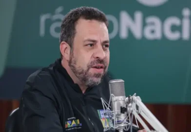 Acabar com a escala 6×1 é prioridade do governo, afirma Boulos