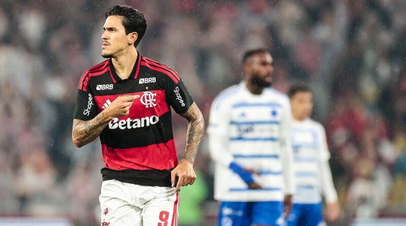 Flamengo vence Cruzeiro com gols de Pedro e Carrascal