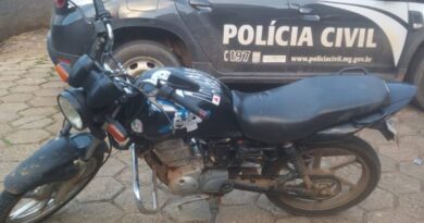 Jovem é preso por direção perigosa e descumprimento de ordem de parada Jovem é preso por direção perigosa e descumprimento de ordem de parada