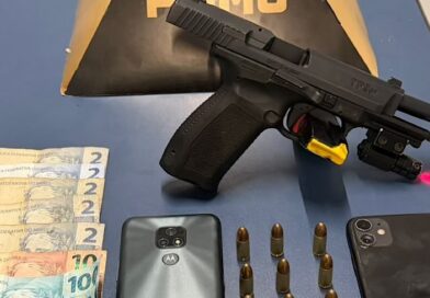 Homem é preso com arma de uso restrito e drogas no bairro Gabiroba, em Itabira