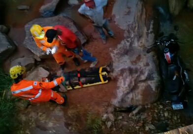 Motociclista fica ferido após cair de ponte em estrada rural