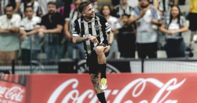 Bernard marca golaço, Atlético vence e avança na Sul-Americana