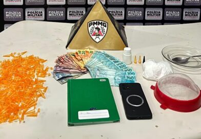 Polícia Militar prende três suspeitos por tráfico de drogas no bairro Clóvis Alvim II, em Itabira