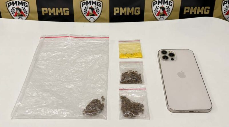 Denúncia anônima leva à prisão de jovem por tráfico de drogas no bairro Praia em Itabira