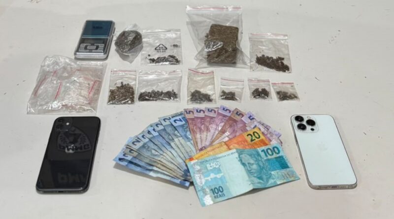 Atitude suspeita leva à prisão de jovem por tráfico de drogas em Itabira