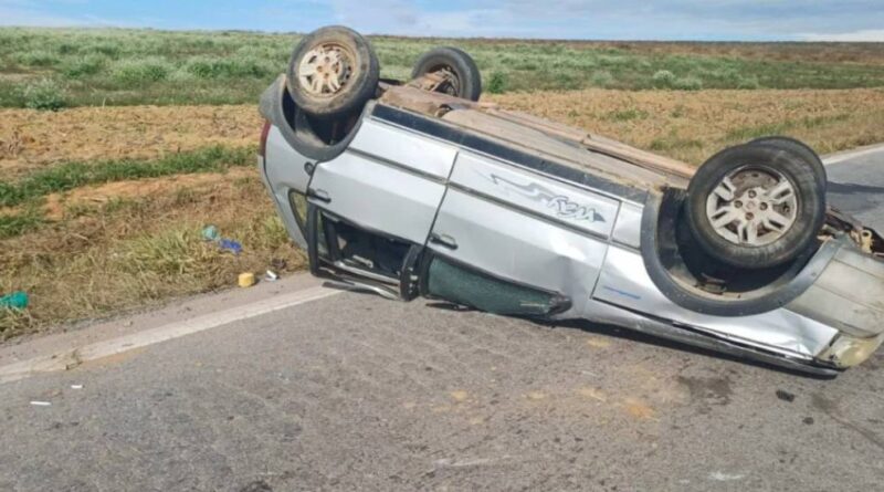 Mãe perde controle da direção, carro capota e bebê morre na BR-265