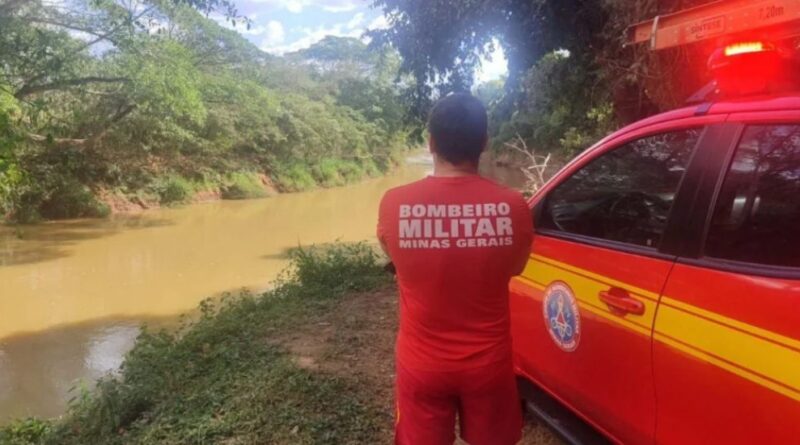 Bombeiros encontram corpo de homem que desapareceu durante travessia de rio