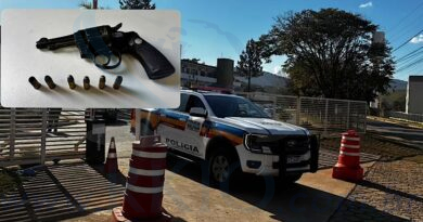 Homem é baleado no bairro João XIII, em Itabira; dois são presos e arma é apreendida Homem é baleado no bairro João XIII, em Itabira; dois são presos e arma é apreendida