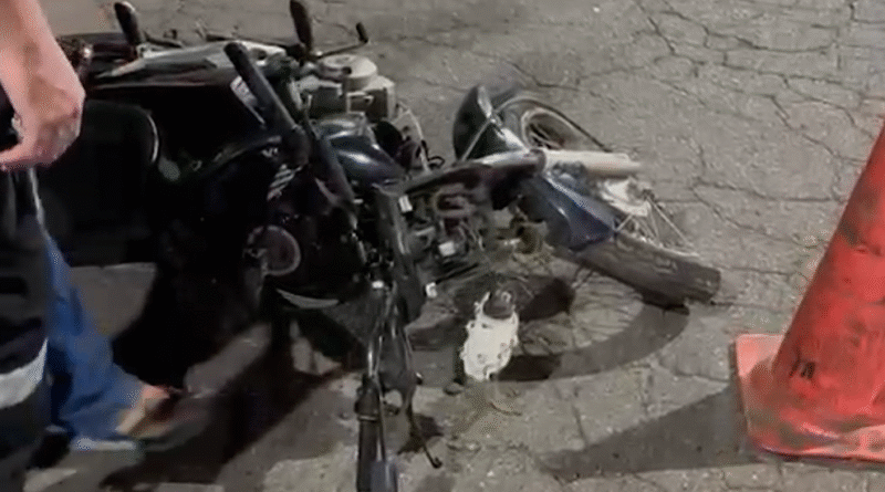 Motociclista fica ferido após colidir contra carro no bairro Areão, em Itabira