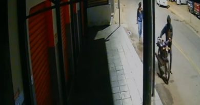 Motocicleta é furtada durante a madrugada no Centro de Itabira