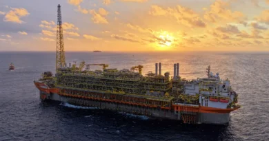 Navio-plataforma da Petrobras atinge produção máxima no pré-sal