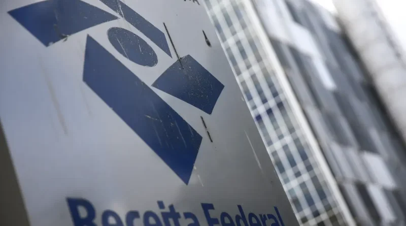 Receita paga nesta segunda último lote de restituição do IR 2026