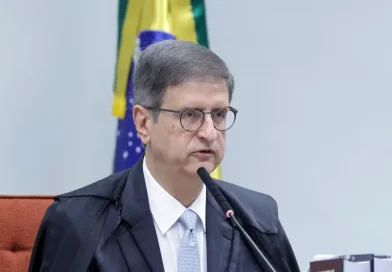 PGR pede anulação de investigação sobre conversas de Moraes e Vorcaro